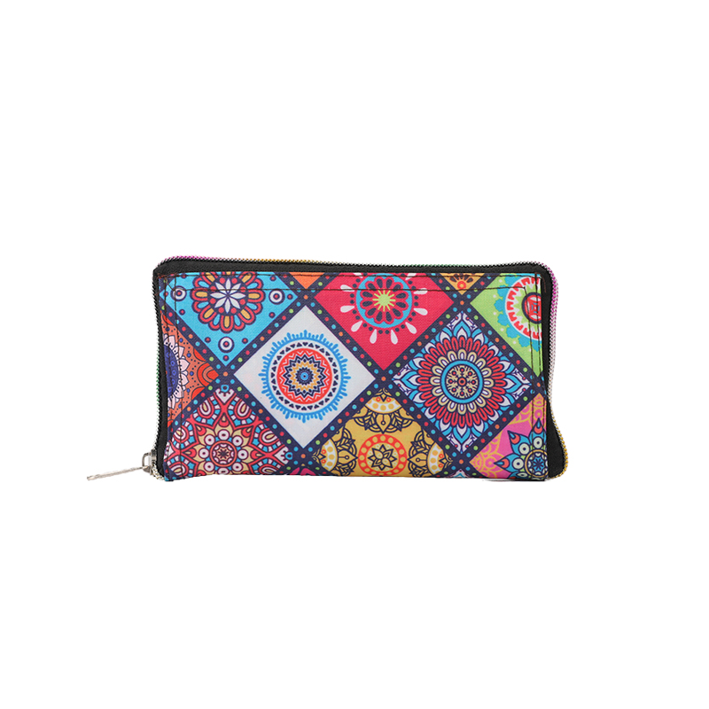 一件轻便且耐用的购物袋，可清洗且可折叠的，经典图案设计的礼品手提包，带有拉链，可折叠且便于携带，适合旅行使用。