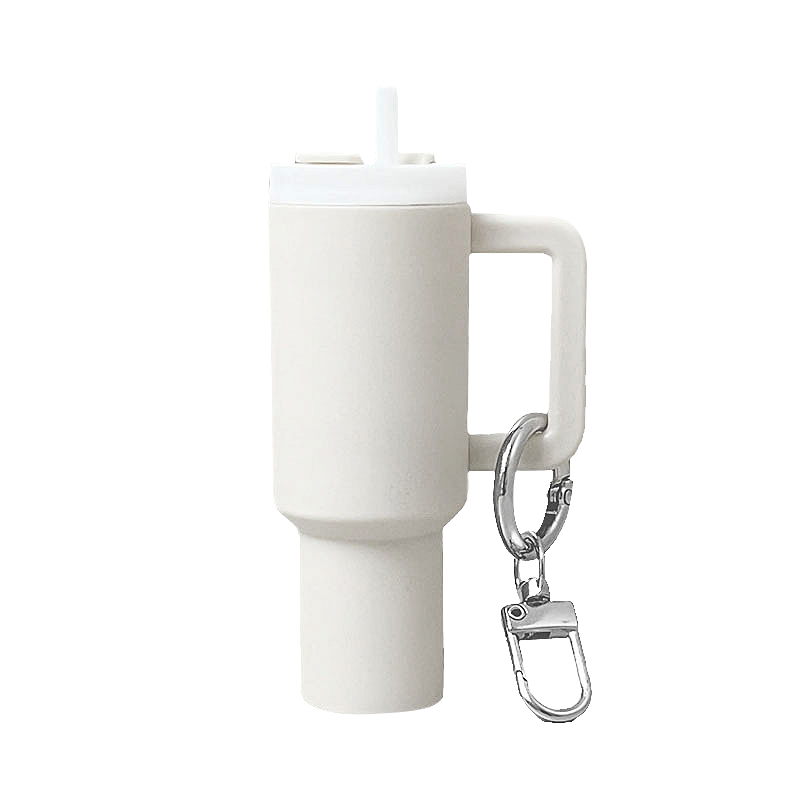 1 个迷你杯形钥匙链吊坠，可容纳口红及小物件，背包吊坠带有可拆卸的口红收纳盒，是送给背包的理想礼物。