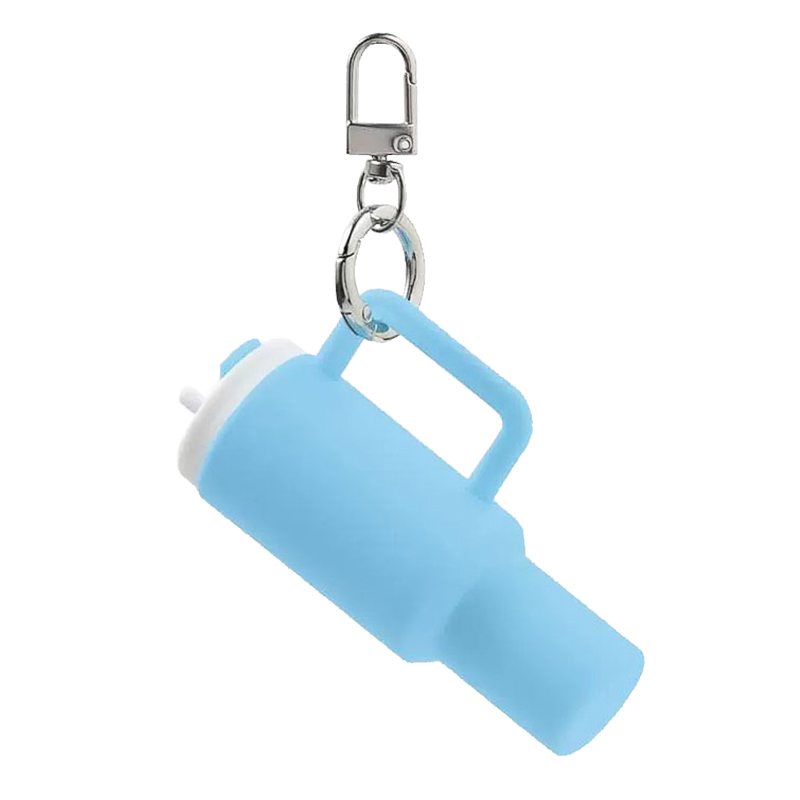 1 个迷你杯形钥匙链吊坠，可容纳口红及小物件，背包吊坠带有可拆卸的口红收纳盒，是送给背包的理想礼物。