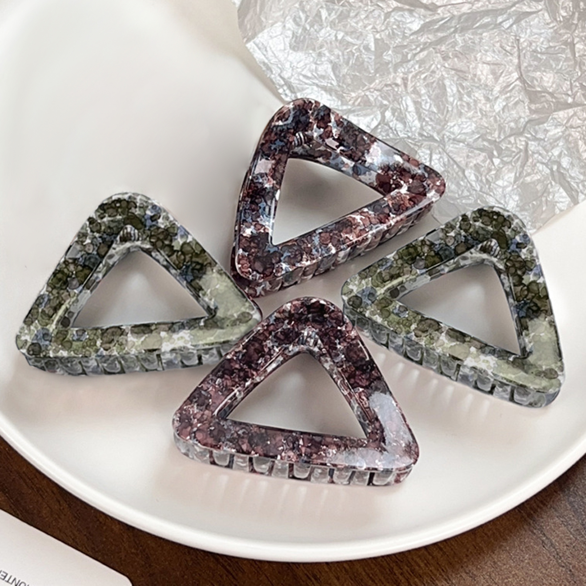 4pcs简约时尚喷墨小号三角镂空抓夹高级感不规则盘发鲨鱼夹高马尾