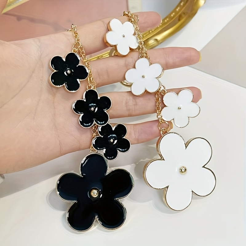 1pc black-and-white flower series key chain, suitable for fashion talent bag ornaments, car key decorations, and personalized fashion accessories for mutual gifts from girlfriends