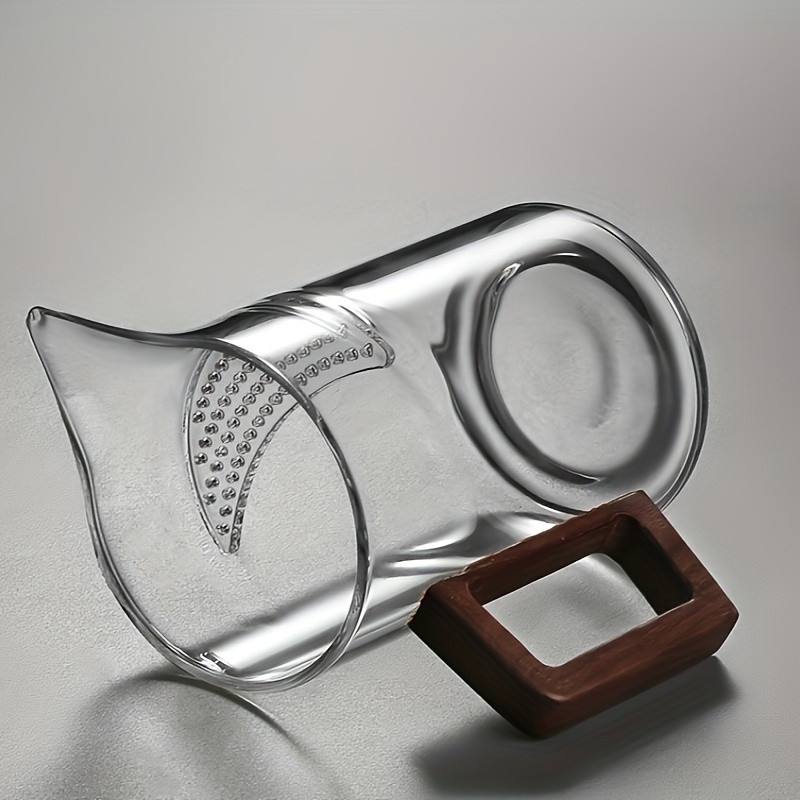 1pc带滤网玻璃公道杯，适用于茶友分茶匀茶、居家功夫茶冲泡、办公茶叶品鉴的实用茶具 