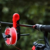 便携钓鱼绕线器：红黑撞色设计 + 多孔适配小巧身型易携带，坚固耐用，轻松整理鱼线，让垂钓装备收纳更省心