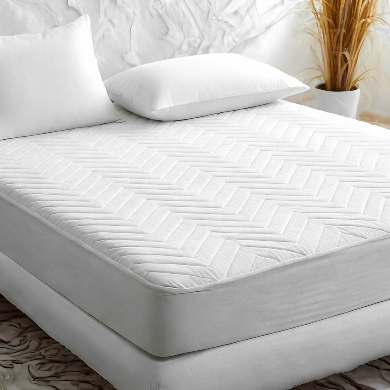 防水床垫保护套 - 带 15 英寸深袋的绗缝床垫罩，柔软透气，可机洗，白色