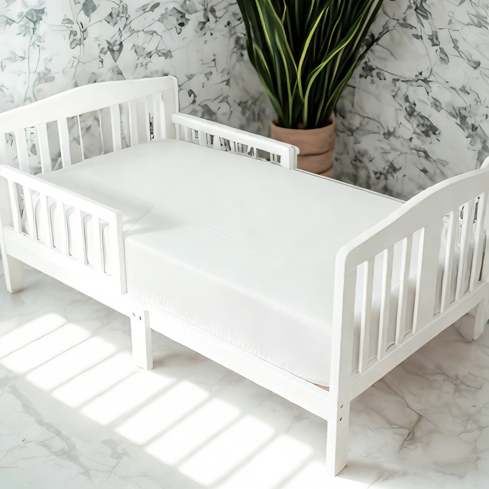 柔软超细纤维婴儿床床笠，舒适惬意的婴儿床床笠，适用于婴儿床和幼儿床垫