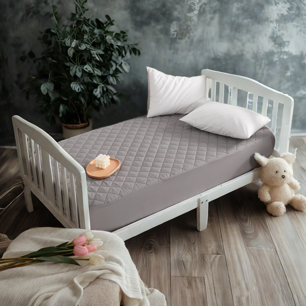 2件防水绗缝婴儿床床垫保护套，柔软、透气、可机洗床垫罩，适用于婴儿床、托儿所和日托所