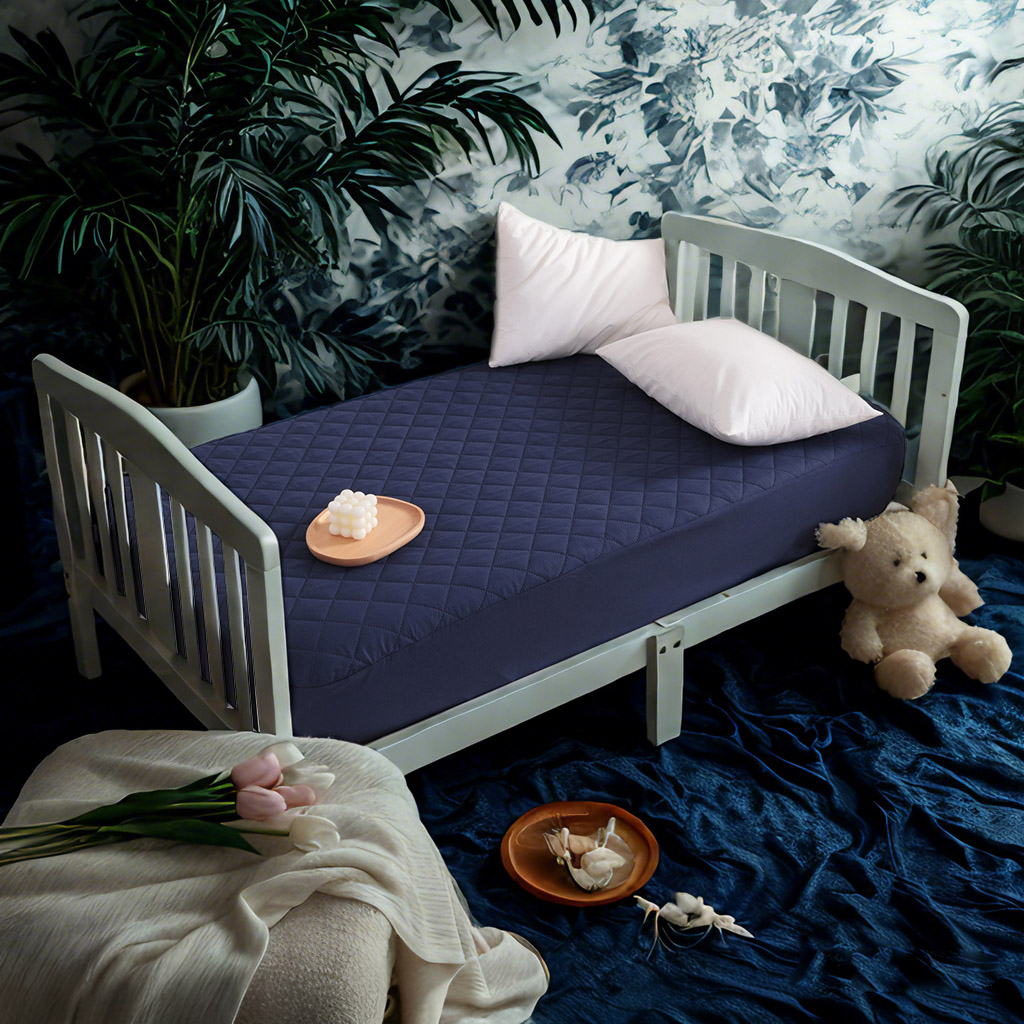 2件防水绗缝婴儿床床垫保护套，柔软、透气、可机洗床垫罩，适用于婴儿床、托儿所和日托所