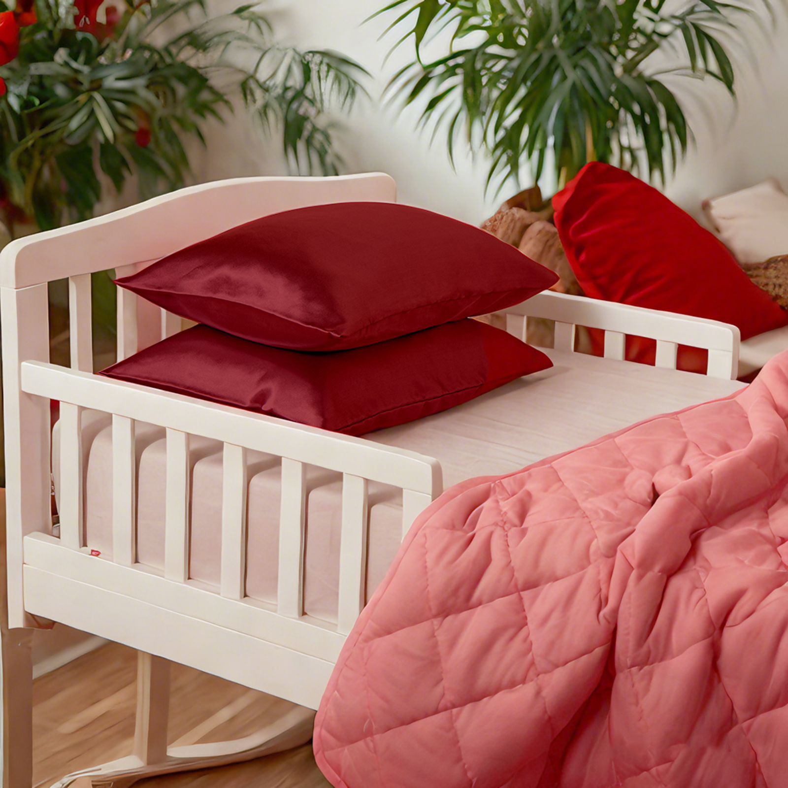 2个豪华如丝绸般有光色丁幼儿枕套，柔软平滑，带信封封口