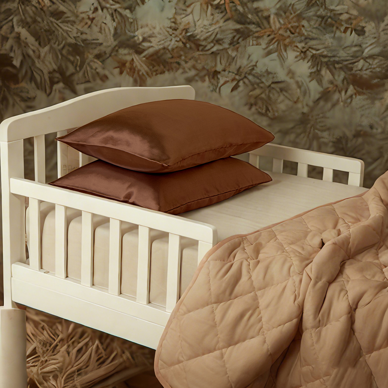 2个豪华如丝绸般有光色丁幼儿枕套，柔软平滑，带信封封口