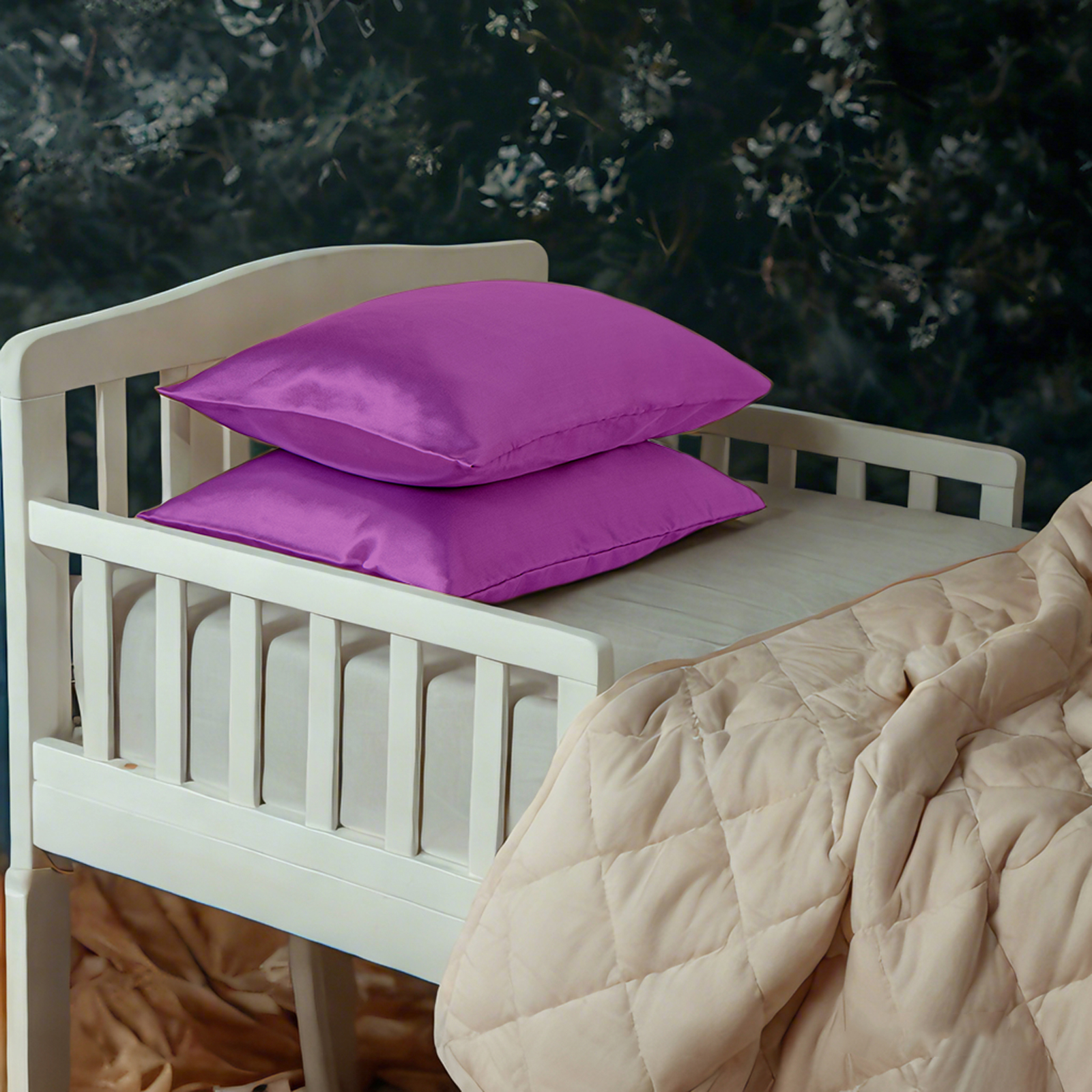 2个豪华如丝绸般有光色丁幼儿枕套，柔软平滑，带信封封口