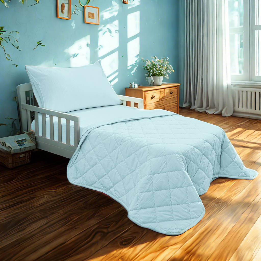 4件套幼儿床上用品，柔软透气的中性婴儿床床上用品，包括绗缝被子、床笠、床单、信封枕套