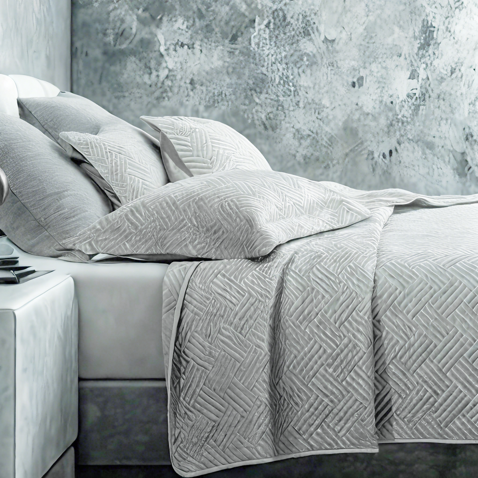 带几何图案的豪华如丝绸般色丁床盖套件，四季皆宜的绗缝床盖套件，浅灰