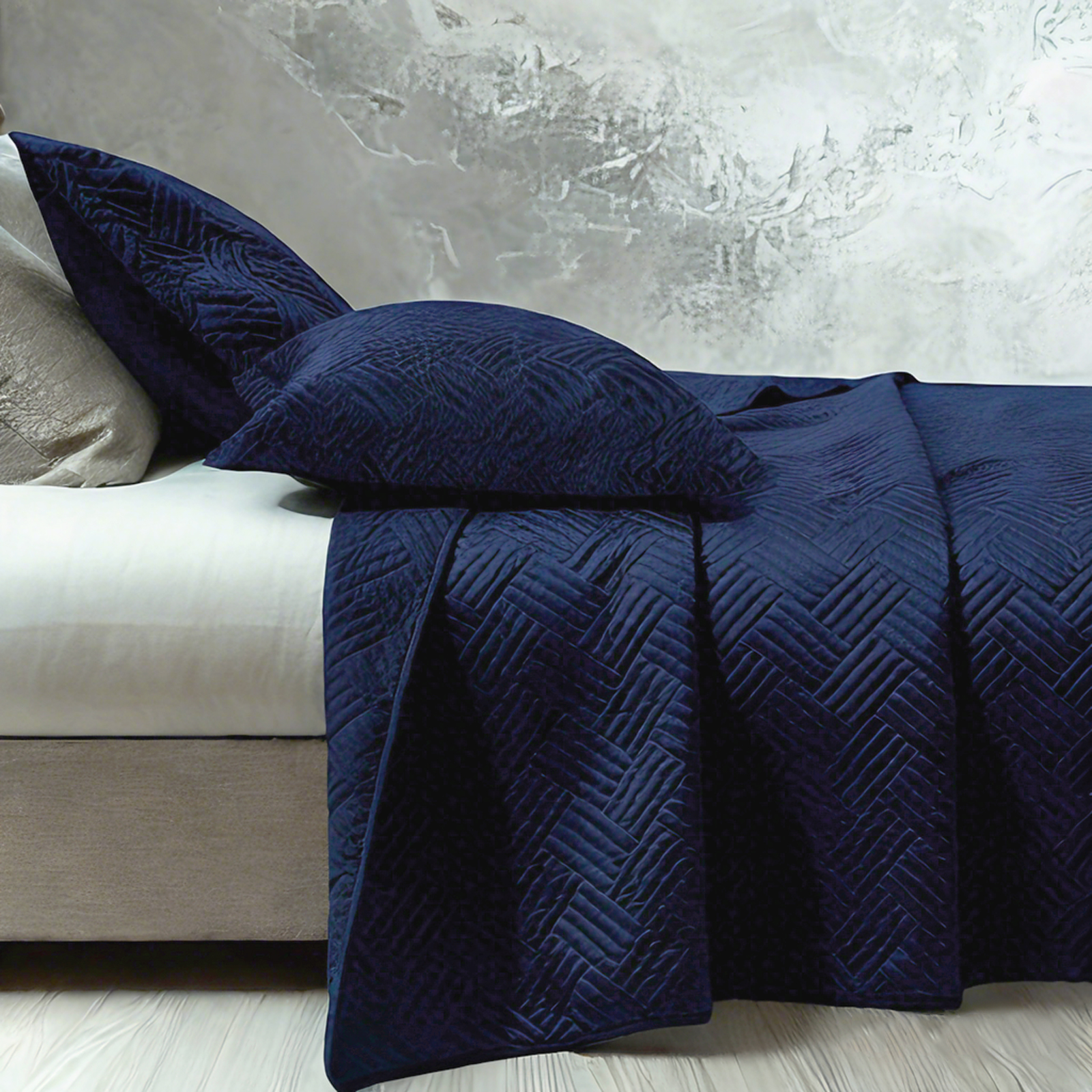 Luxury Silk Satin Quilt Set with Geometric Pattern, All-Season Quilted Coverlet, Navy Blue