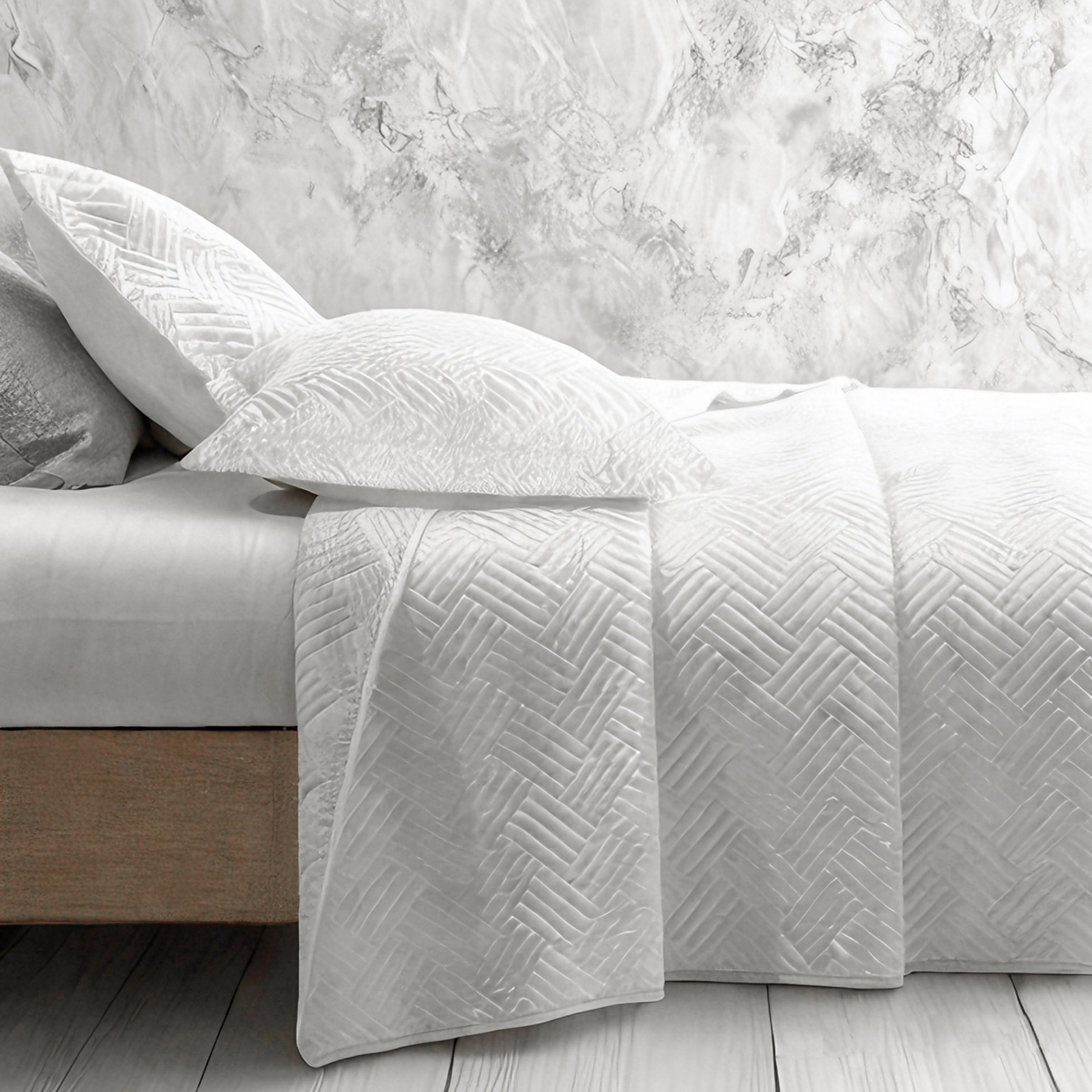 带几何图案的豪华如丝绸般色丁床盖套件，四季皆宜的绗缝床盖套件，白色