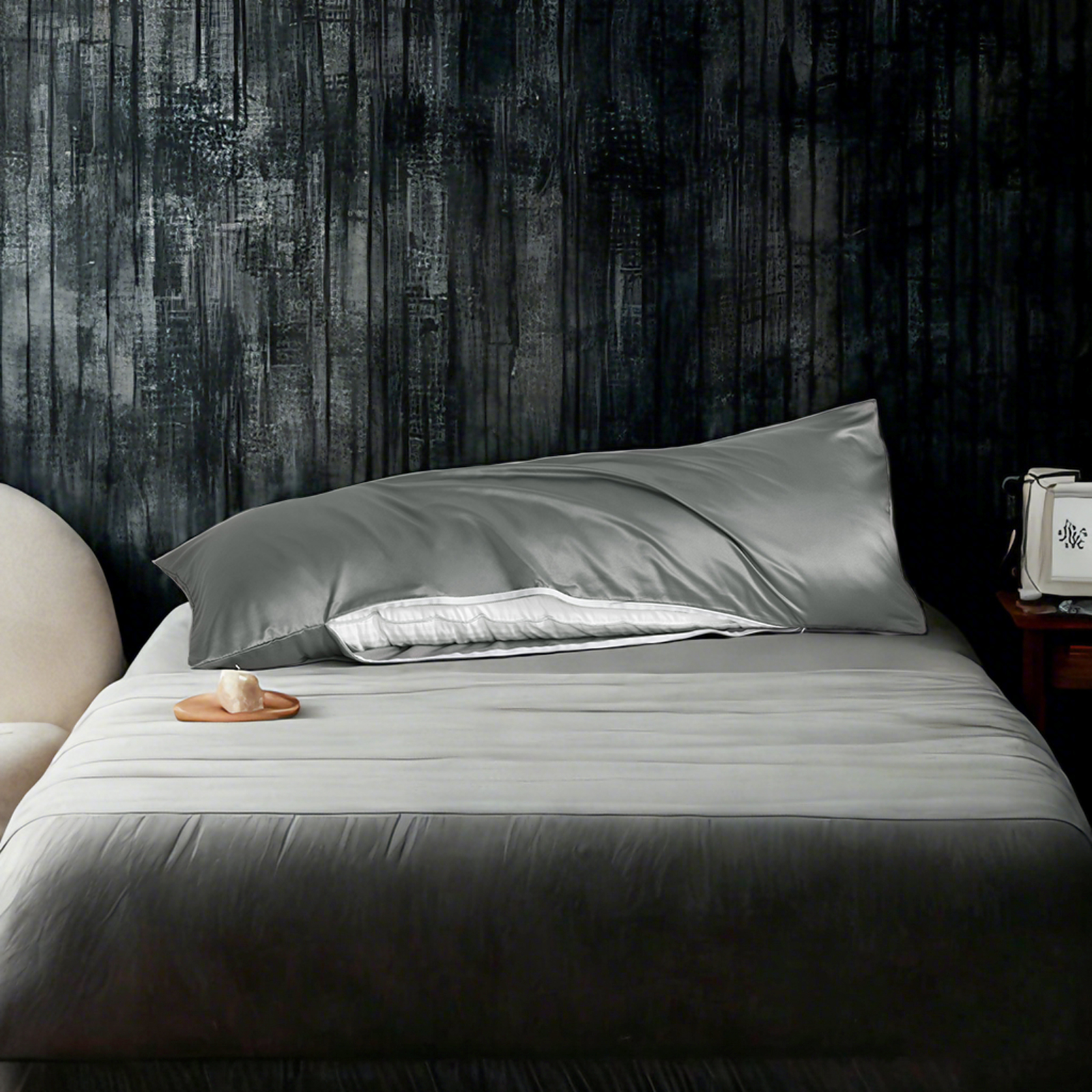 1个豪华色丁身体枕套，带隐藏式拉链的护发护肤枕套