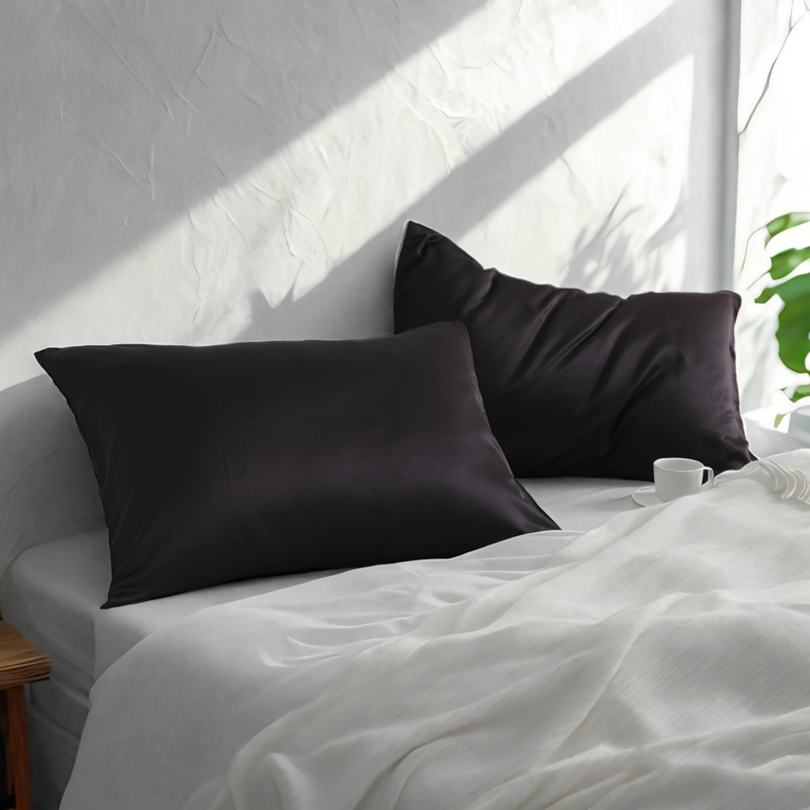 2个豪华色丁枕套，带隐藏式拉链的护发护肤枕套