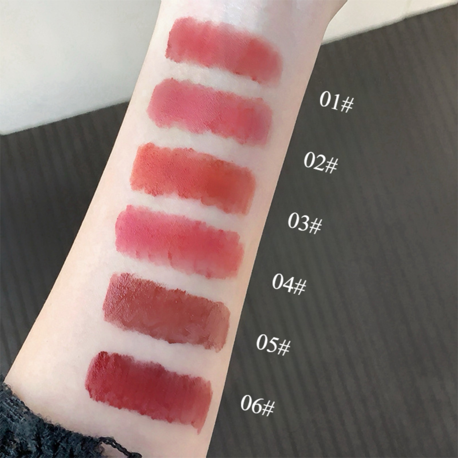 粉兔绒雾唇霜 哑光秋冬显色提气色挂件口红唇釉彩妆跨境