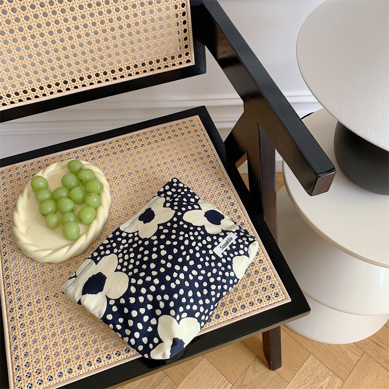 Japanese Style Floral Cotton Makeup Bag Portable Toiletry Organizer 26x5x18cm Handmade Boho Chic Zipper Pouch for Travel & Daily Use