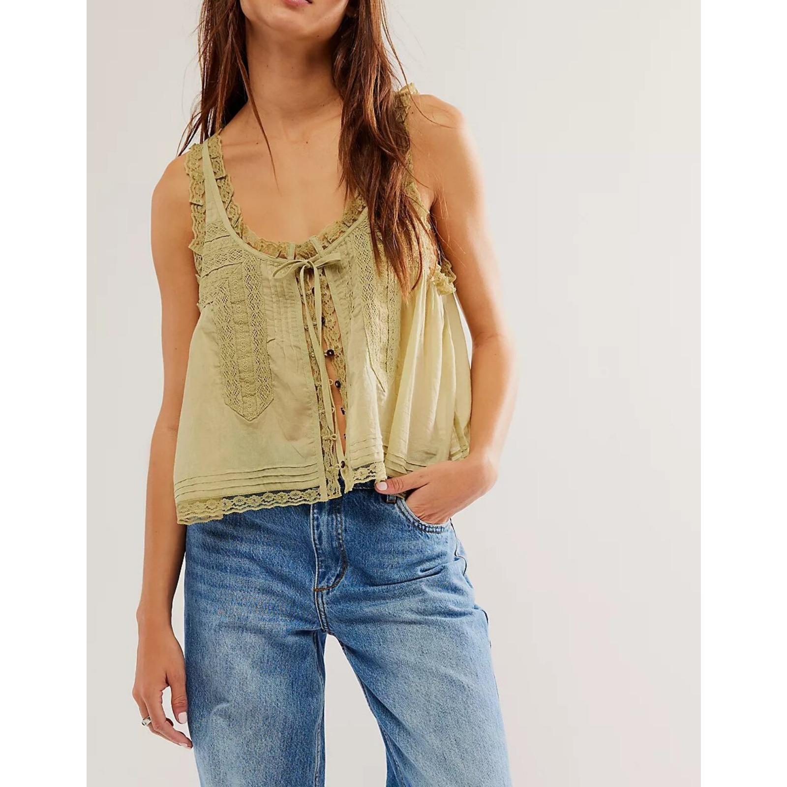 2024新款纯色蕾丝花边拼接甜美修身小吊带背心纽扣款女夏季上衣