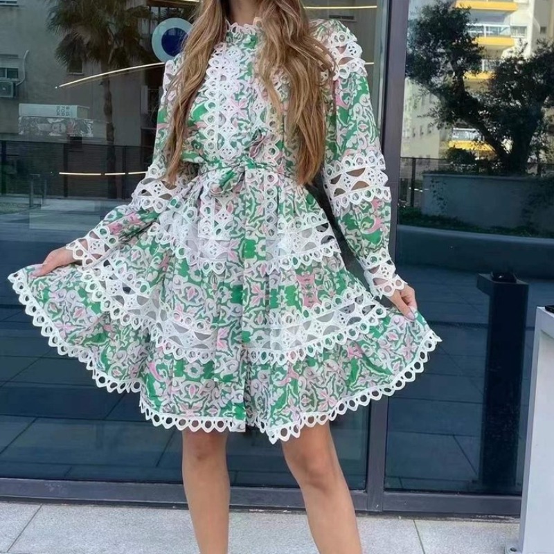 复古宫廷风重工气质优雅印花镂空立领腰带收腰长袖连衣裙短裙