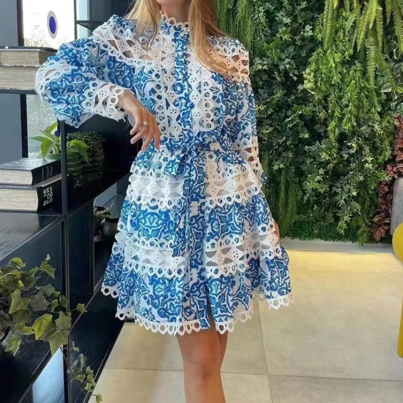 复古宫廷风重工气质优雅印花镂空立领腰带收腰长袖连衣裙短裙