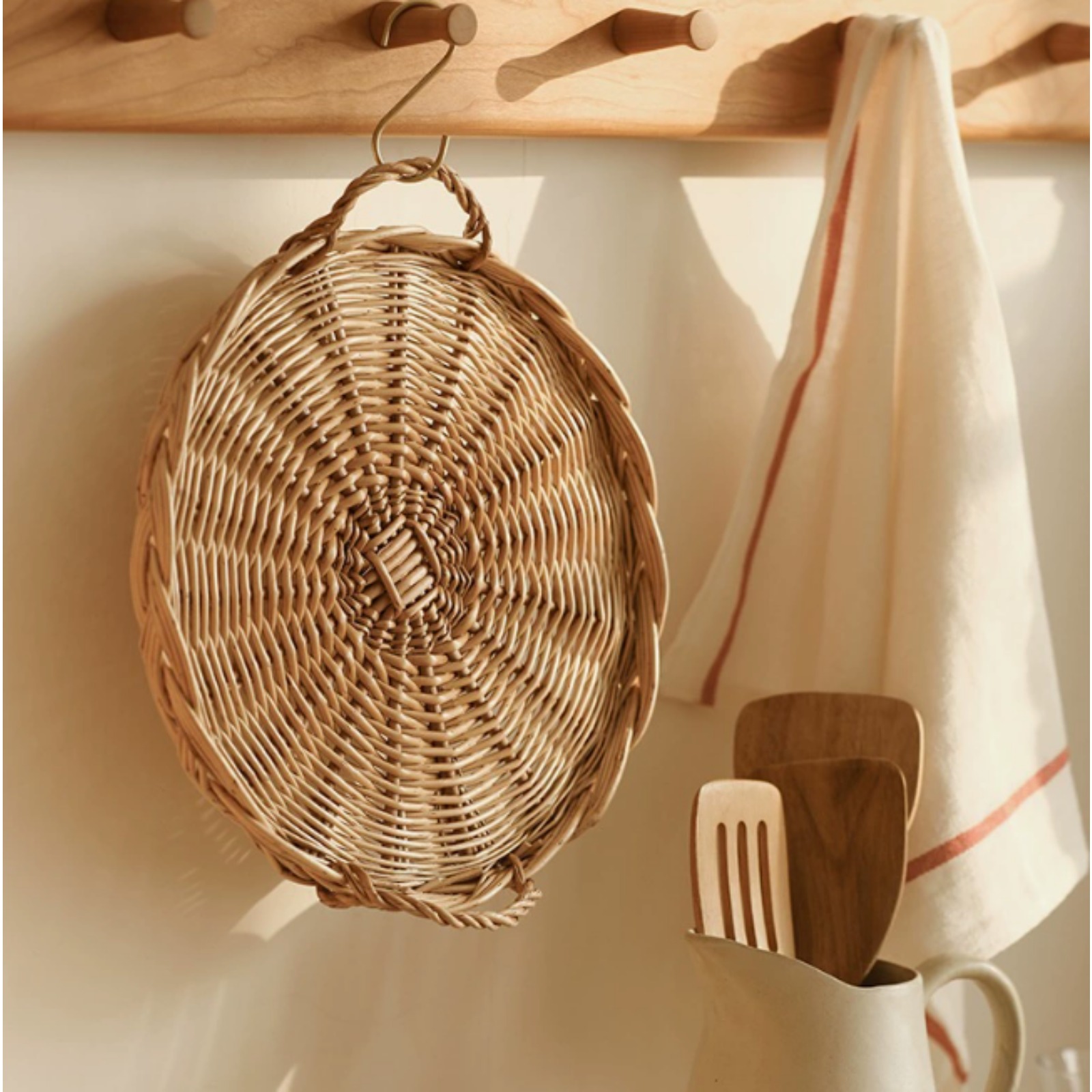 Modern Round Woven Rattan Tray with Handles,Natural Rattan, Decorative Circle Boho Tray for Use as Versatile Ottoman Tray or Serving Platter