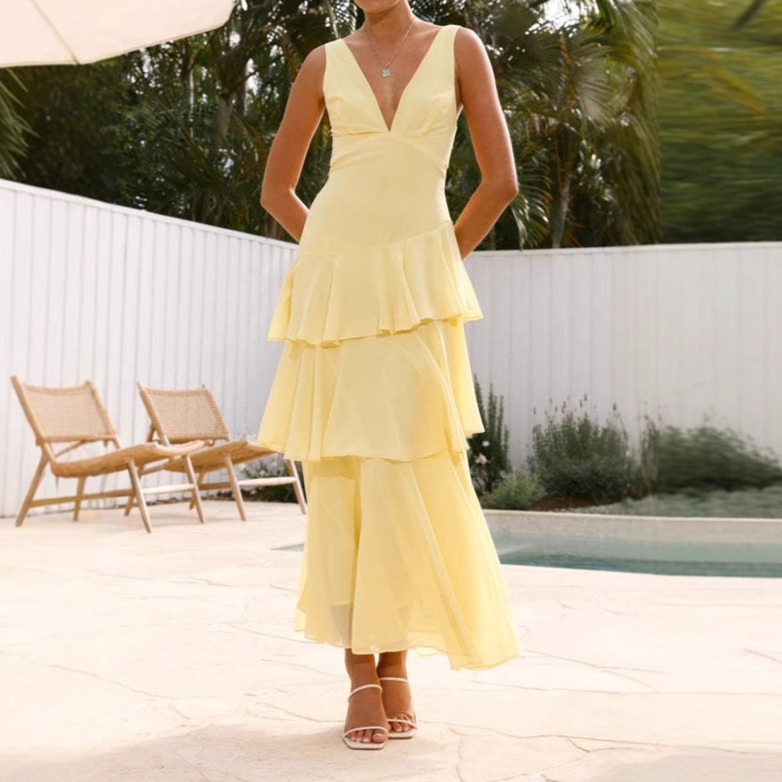 纯欲风网红爆款夏法式蛋糕裙子女气质无袖v领连衣裙