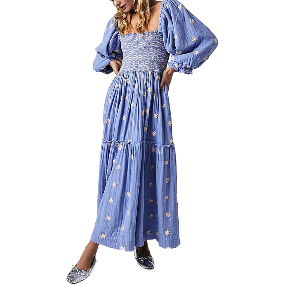 2023秋季新款休闲喇叭袖打揽刺绣方领太阳花大摆连衣裙