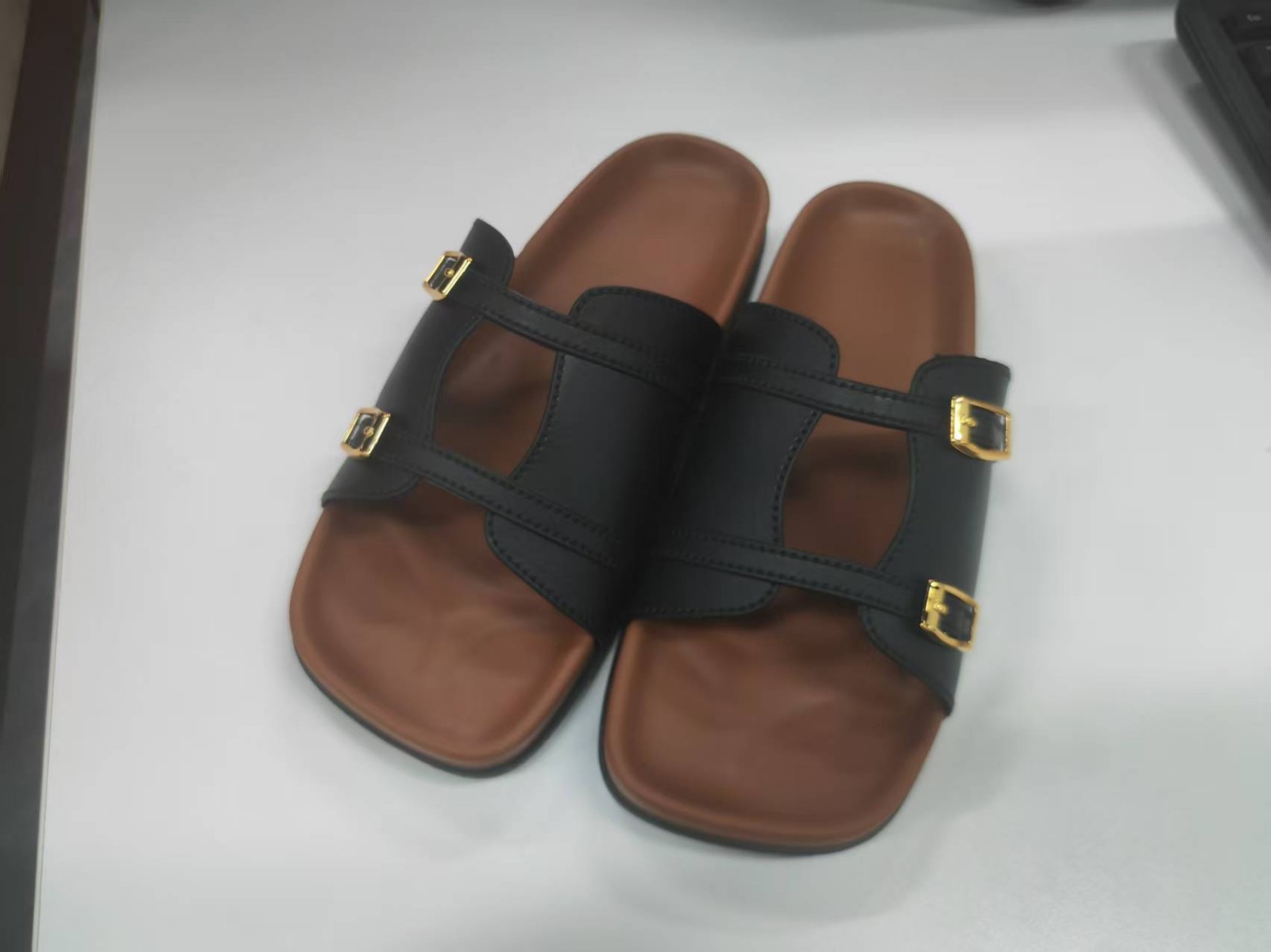 Haoyunda buckle slippers