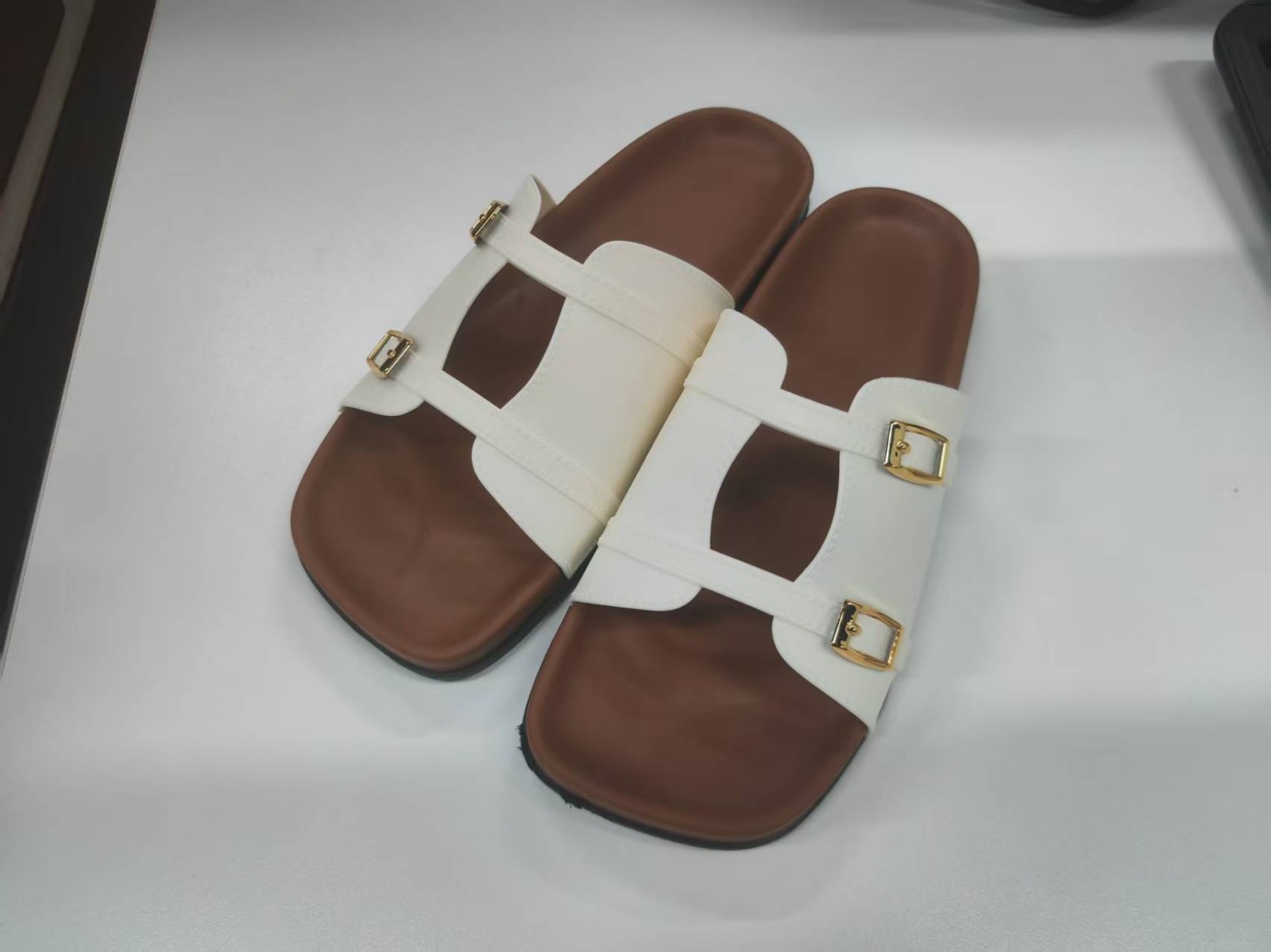 好运达环扣拖鞋