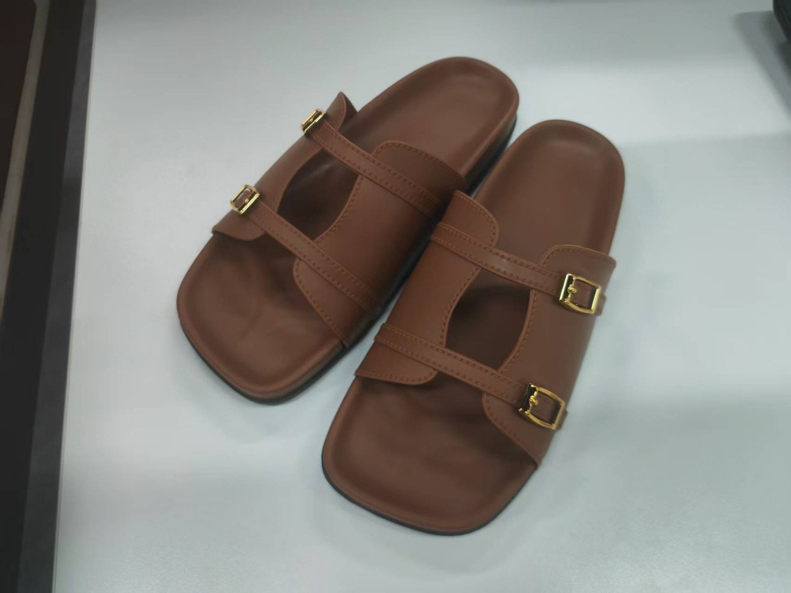 好运达环扣拖鞋