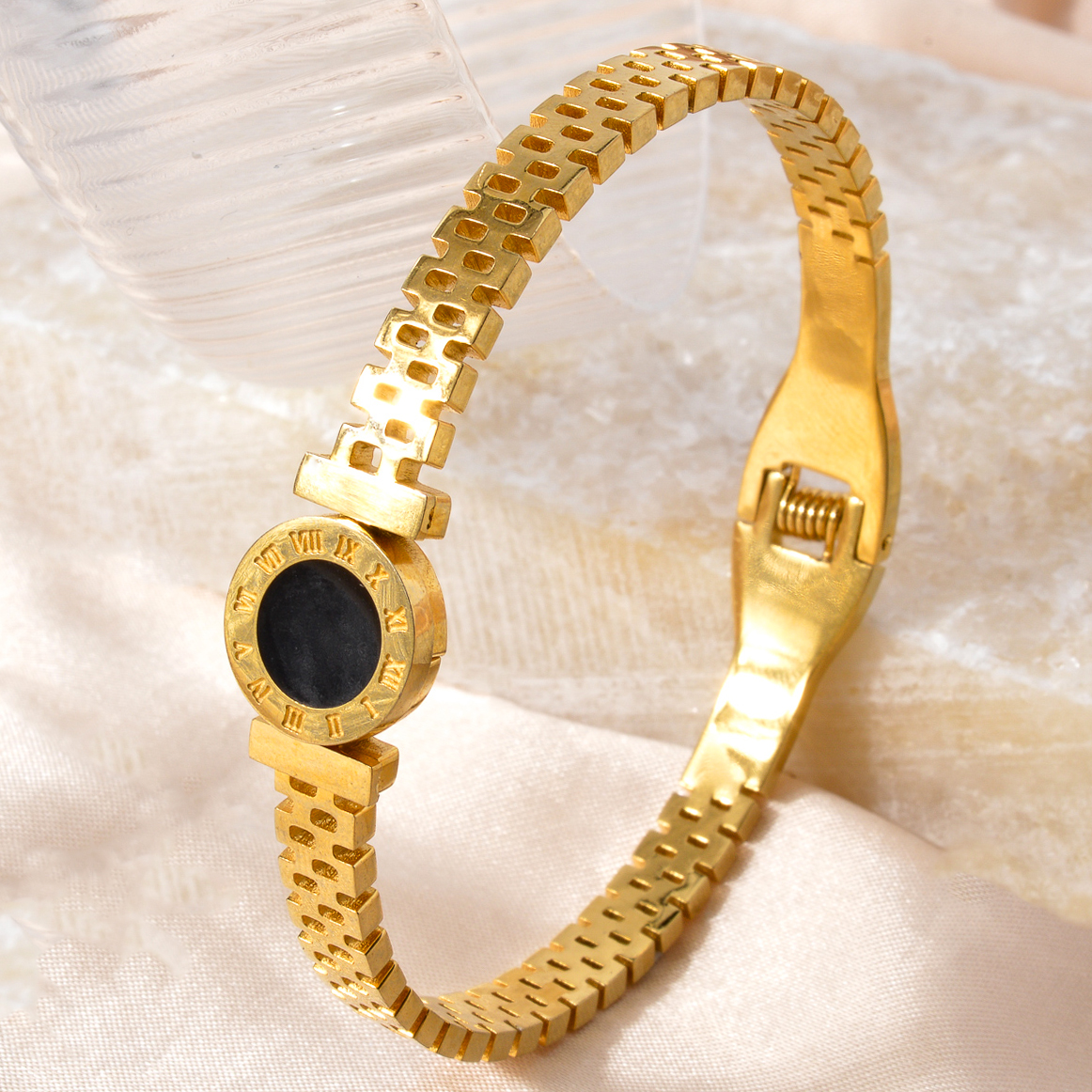 复古男士女士不锈钢手镯表带黑色圆盘罗马数字点缀几何个性时尚手镯