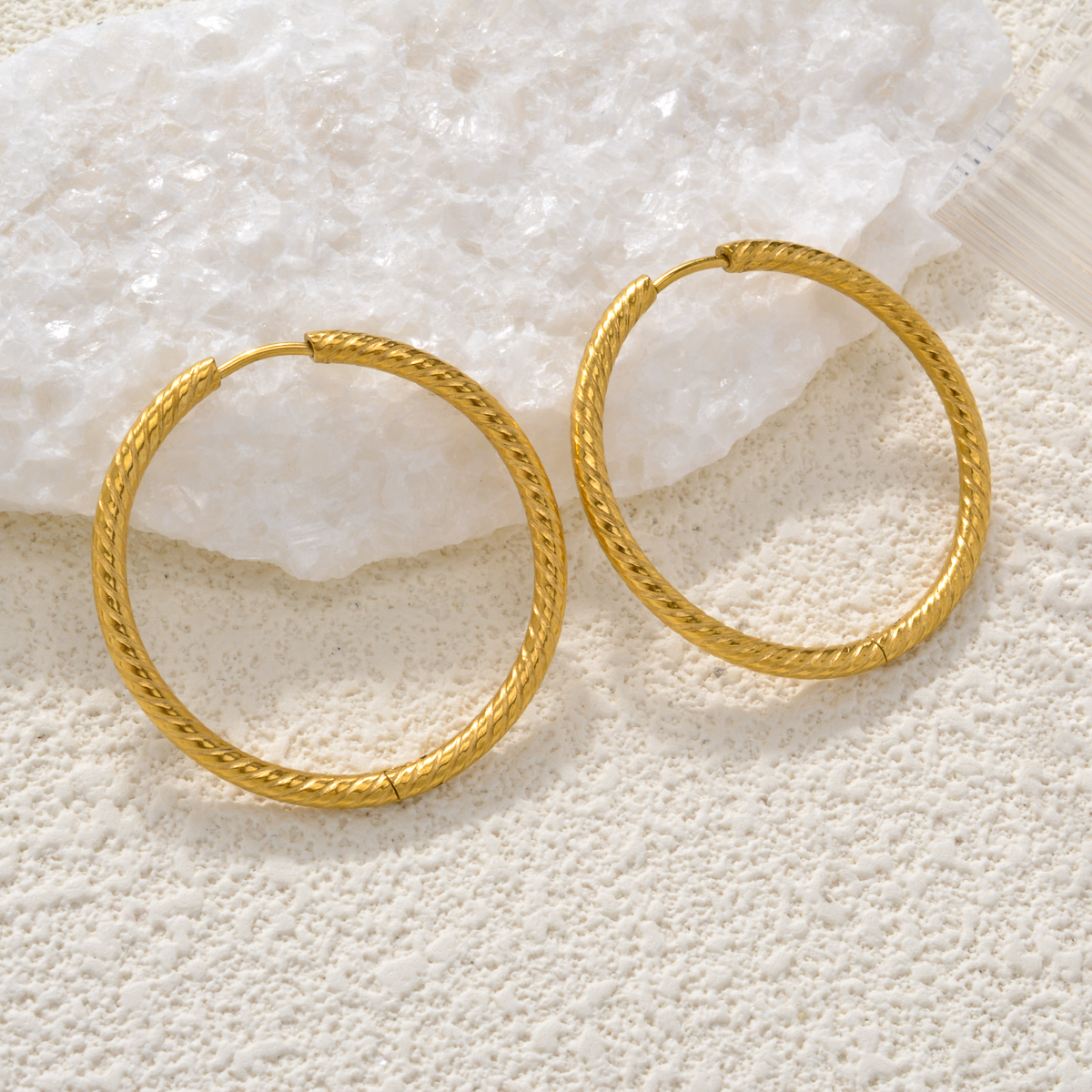 一对男士女士时尚环状耳环不锈钢凹凸纹理基础款素圈多尺寸1.3cm~2.5cm直径简约耳圈圆形耳扣