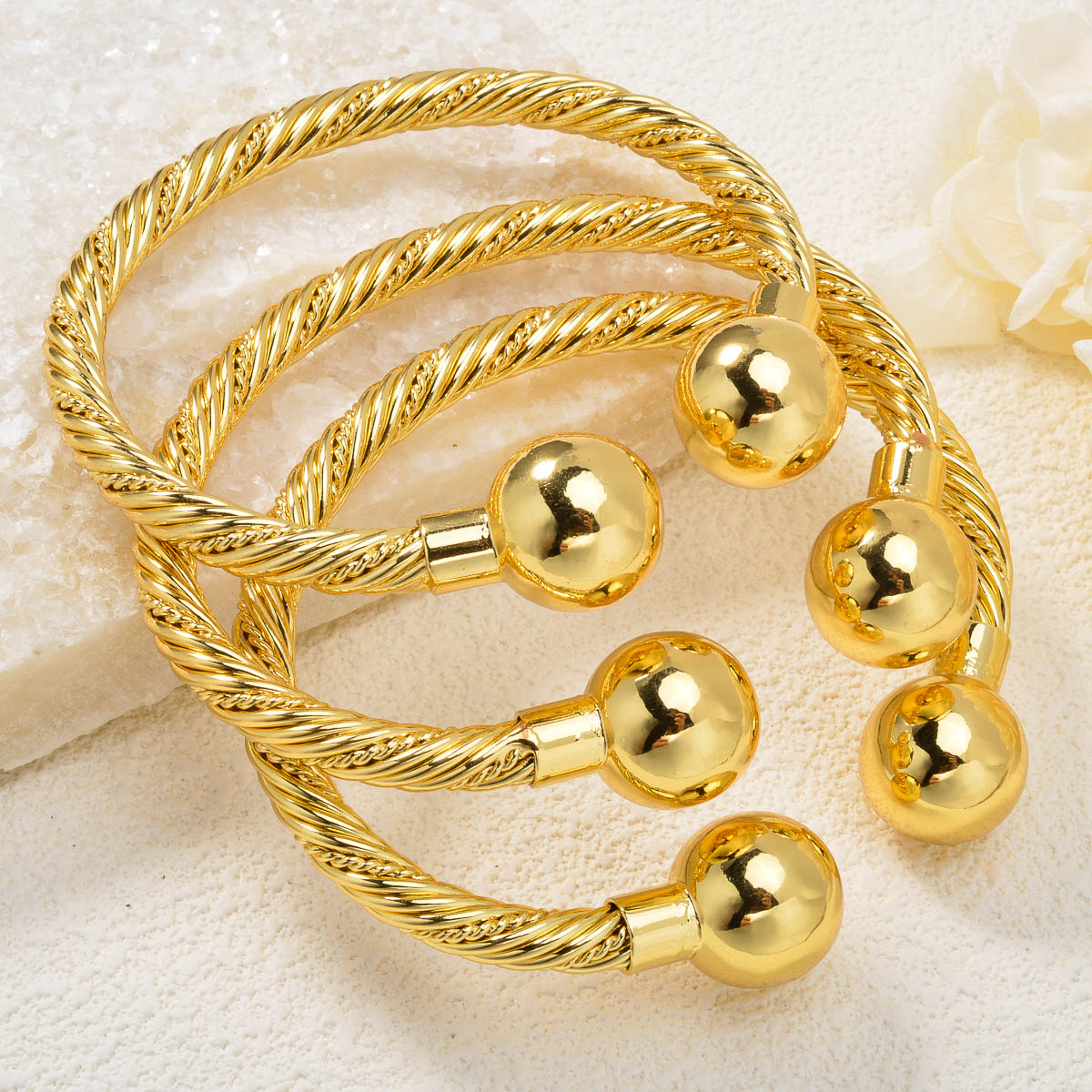 1PC复古新潮嘻哈风手镯经典镶嵌圆球螺纹铜手镯，适合日常和派对佩戴，送朋友的精美礼物