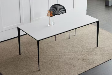 简约餐桌