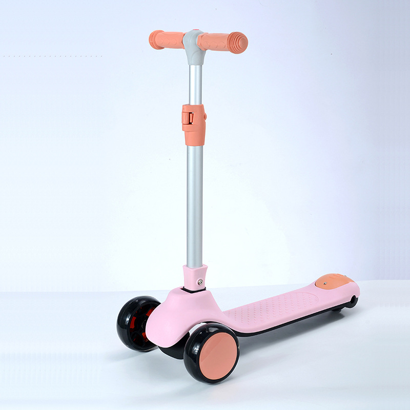 外贸批发儿童滑板车3-6岁宝宝溜溜车闪光三轮折叠踏板车加工定做