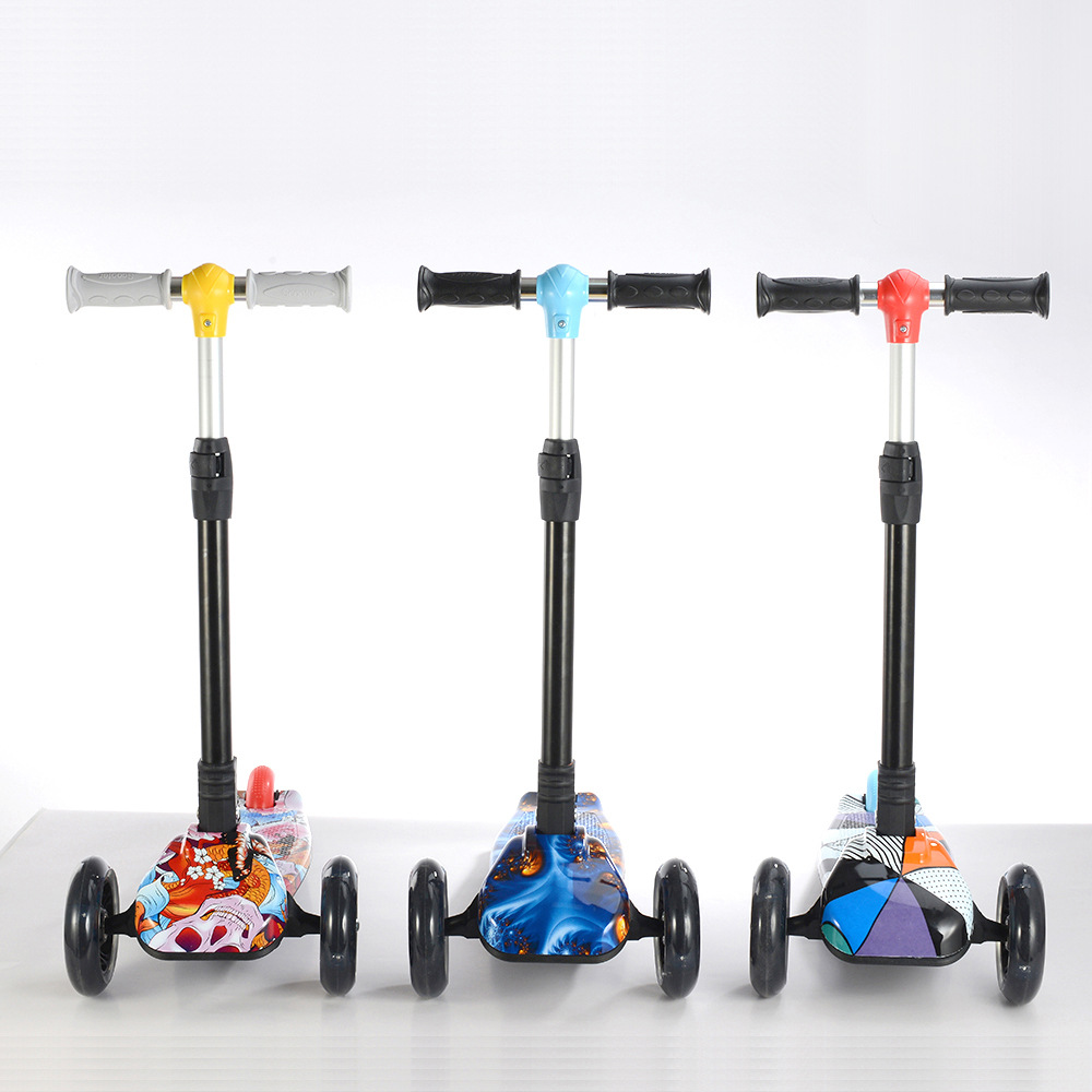 One item for children aged 3-12, trendy printed scooter, flash three wheel one button folding baby stroller