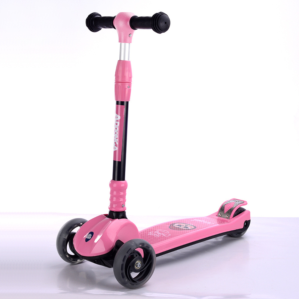 Foreign trade children's scooters are free of installation, with one button folding three wheel scooters for babies aged 3-6-12