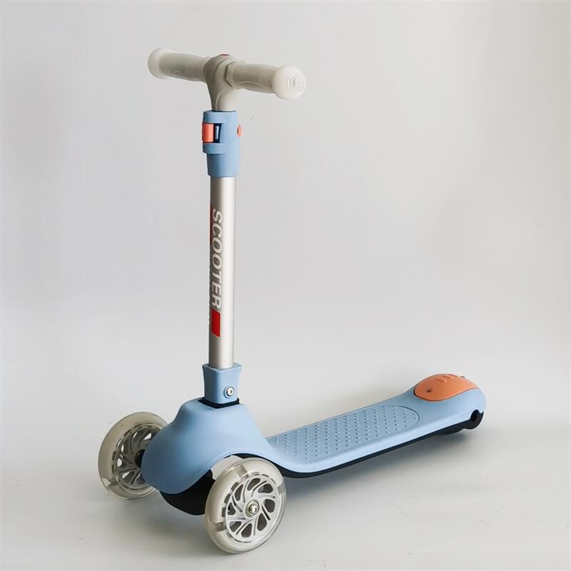 外贸批发儿童滑板车3-6岁宝宝溜溜车闪光三轮折叠踏板车加工定做