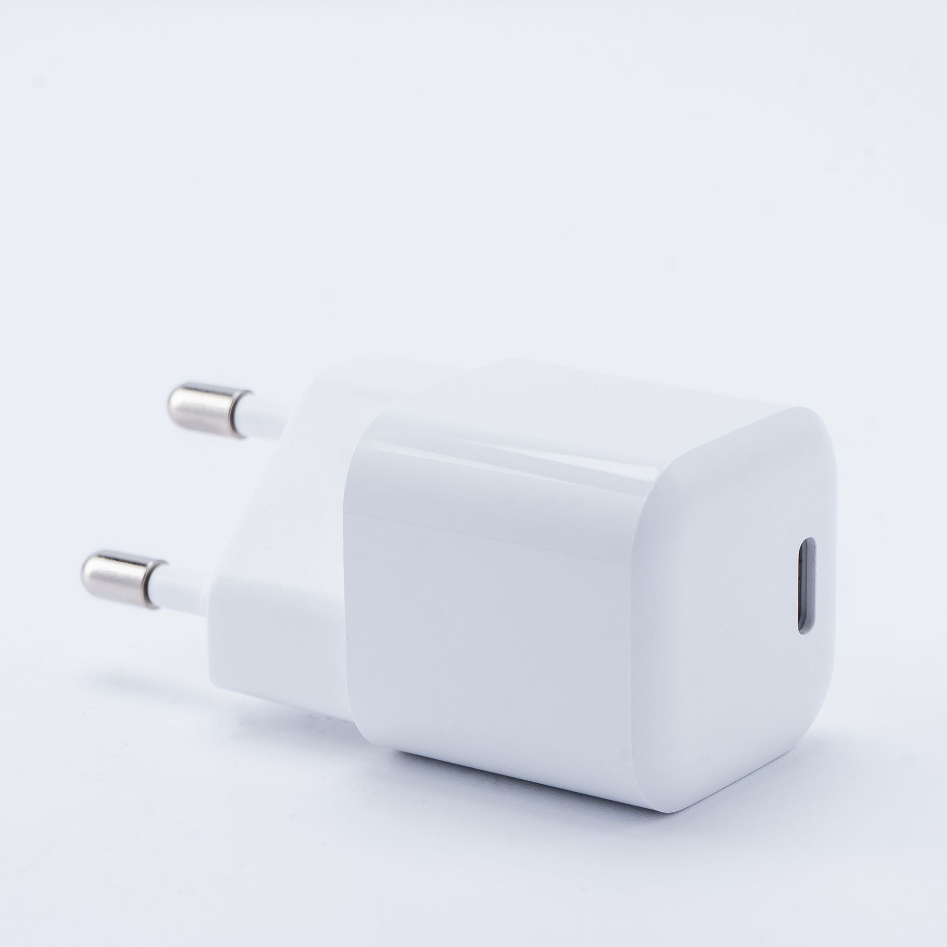 Customized European Mini PD20W Small Ice Block Charger Suitable for Apple iPhone 13 Charging Head CE Certified Korean Standard
