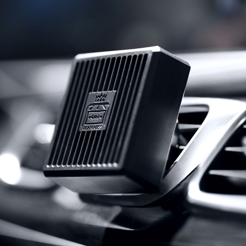 小城伊香新款车载香薰持久淡香汽车香水夹固体出风口香薰摆件批发