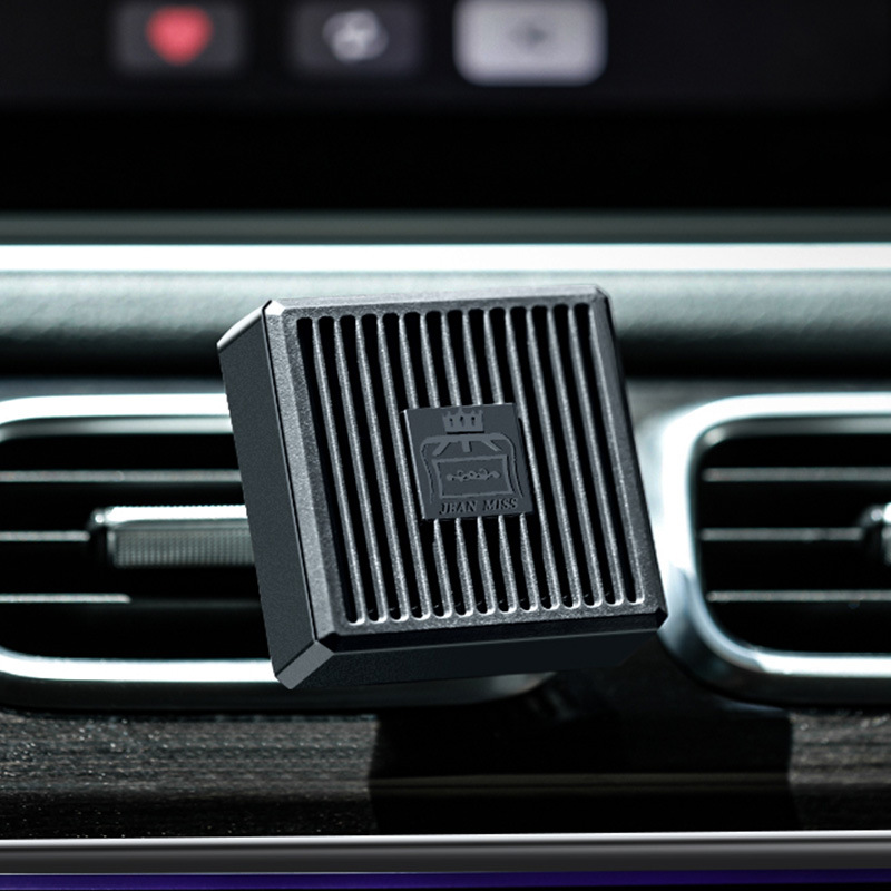 小城伊香新款车载香薰持久淡香汽车香水夹固体出风口香薰摆件批发