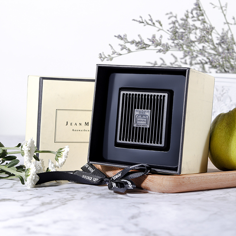 小城伊香新款车载香薰持久淡香汽车香水夹固体出风口香薰摆件批发