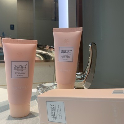 维他命E盈润小苍兰香氛护手霜醒慕邂逅角鲨精华润肤留香