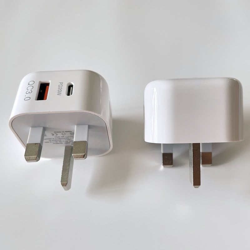 三角英规PD20W+QC3.0双口充电器 适用安卓苹果手机平板三脚快充头