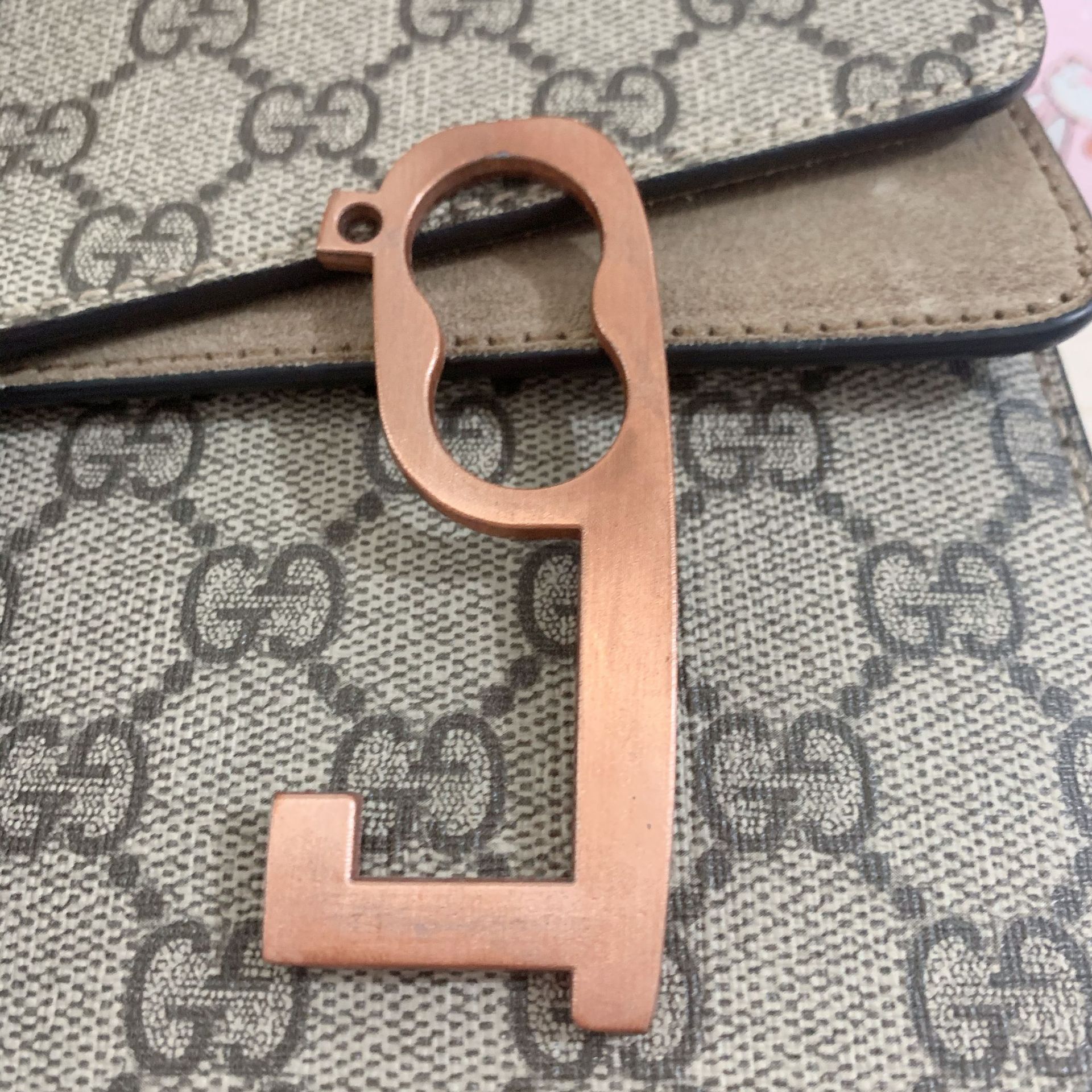 多工能防疫黄铜防疫接触防护隔离小神器钥匙扣E款玫瑰金/OPP包装