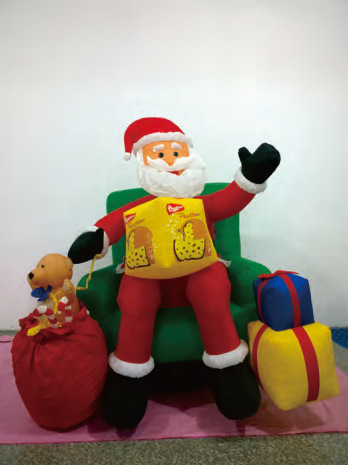 厂家直销圣诞节装饰道具 圣诞老人大礼包充气模型玩偶