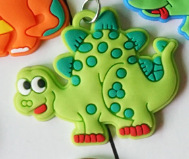 跨境爆款恐龙箱包挂件 儿童派对玩具 硅胶软胶钥匙扣厂家礼品现货