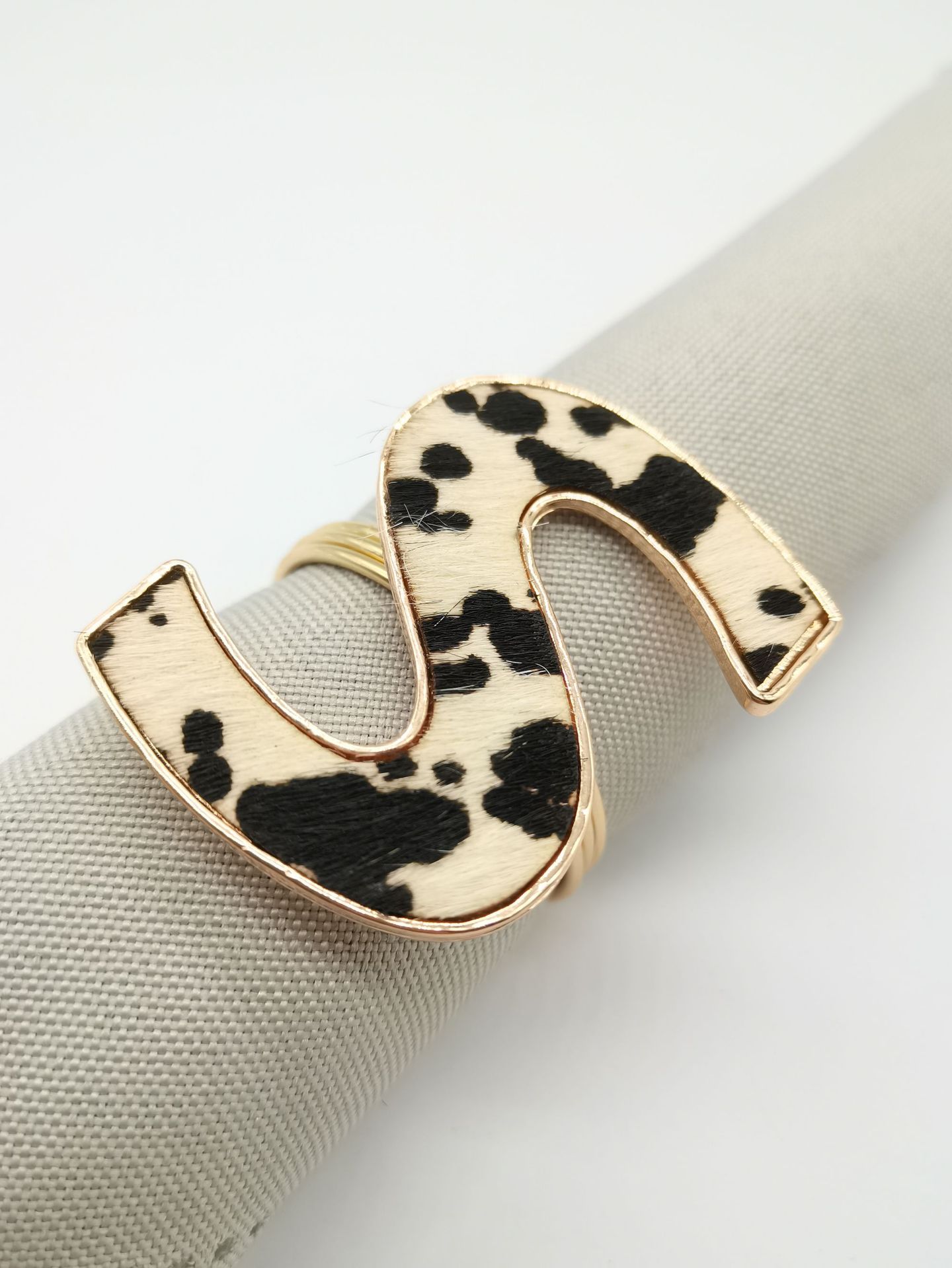 跨境爆款合金字母餐巾环西餐厅餐巾扣豹纹字母餐巾圈批发