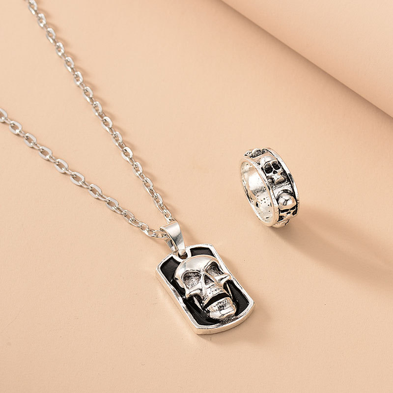 跨境爆款夸张个性嘻哈骷髅头项链戒指两件套装吊坠手饰厂家直销